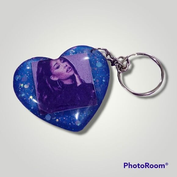 Ariana Grande Blue Glitter Heart Keychain - Picture 4 of 17